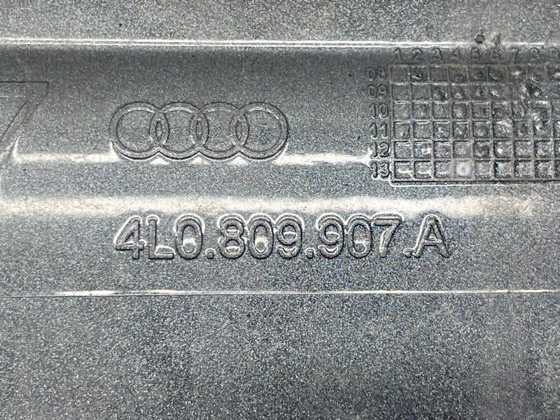 Крышка лючка топливного бака 4L0809907A Audi Q7