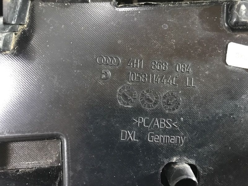 Накладка підвіконна на торпедо 4H1857007E38M Audi S8