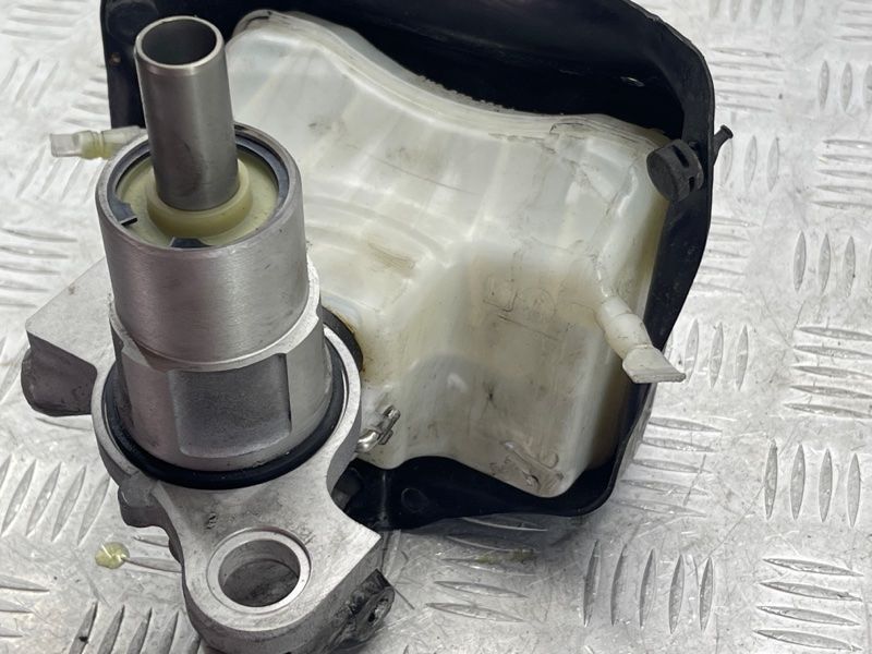 Бачок для тормозной жидкости 8K0611301A Audi A6