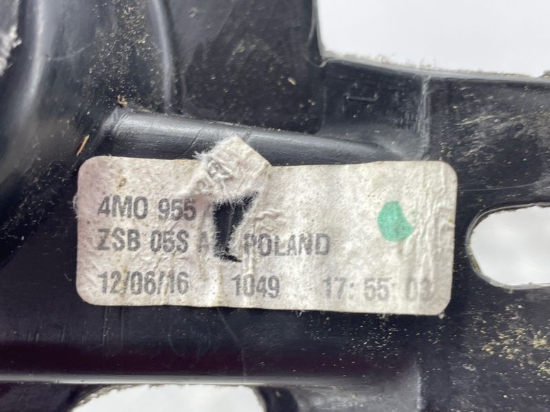 Заливная горловина бачка стеклоомывателя 4M0955463 Audi Q7 Audi Q7, Audi Q8, Audi RS Q8, Audi SQ7, Audi SQ8