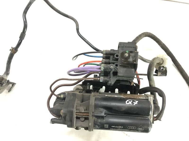Компресор пневмопідвіски 4M0616005G Audi Q7