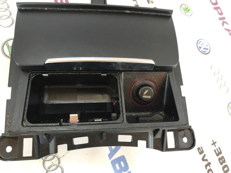 Попільничка 8K0857951CV10 Audi A4 Allroad