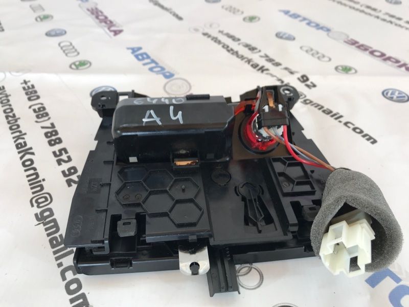 Попільничка 8K0857951CV10 Audi A4 Allroad