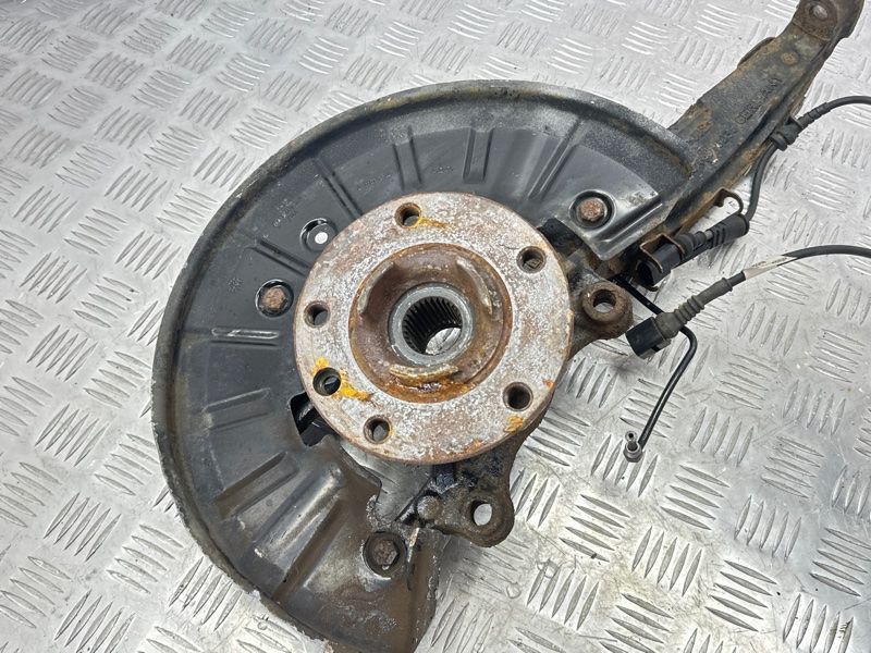 Поворотный кулак / Цапфа 7P6407246A Volkswagen Touareg