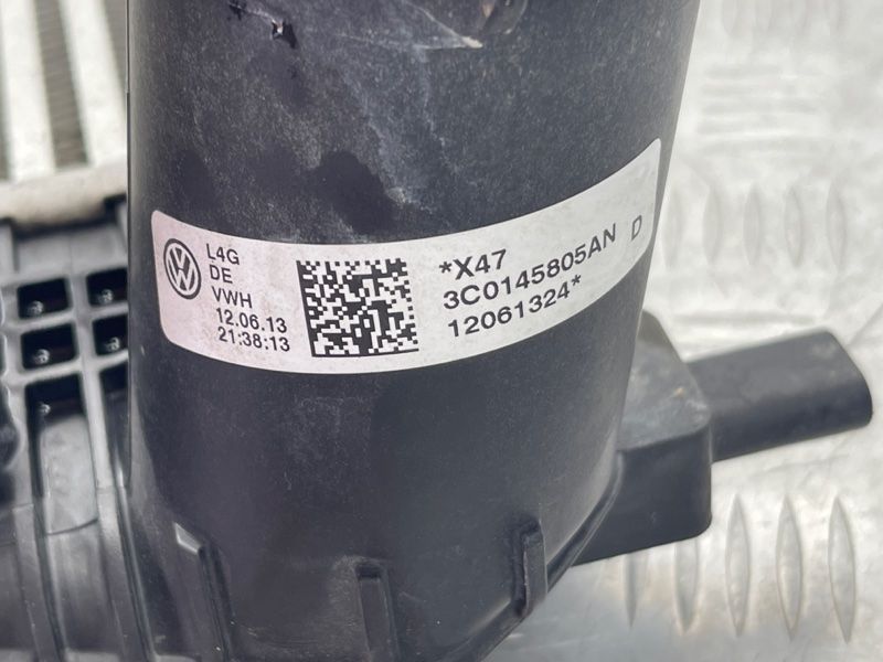 Радиатор интеркулера 3C0145805AN Volkswagen CC