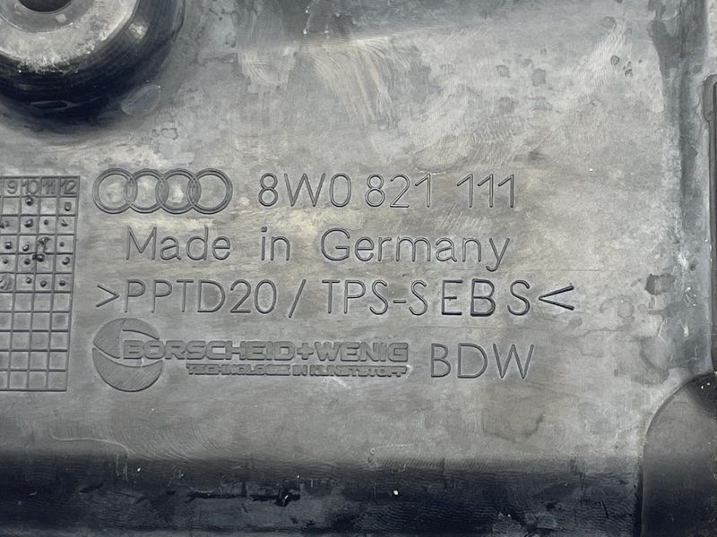 Замыкающая панель крыла 8W0821111 Audi A4