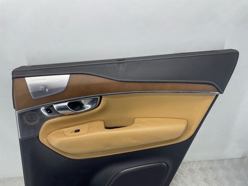 Обшивка дверей Volvo XC90