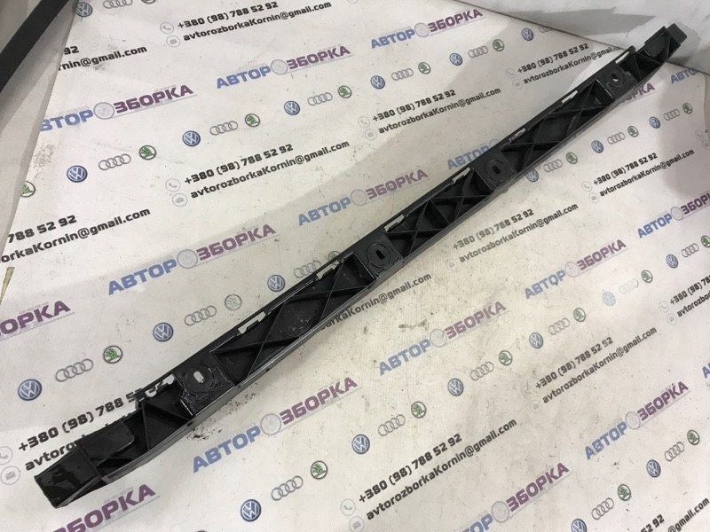 Направляюча / кріплення / кронштейн бампера 4G5807458 Audi A6