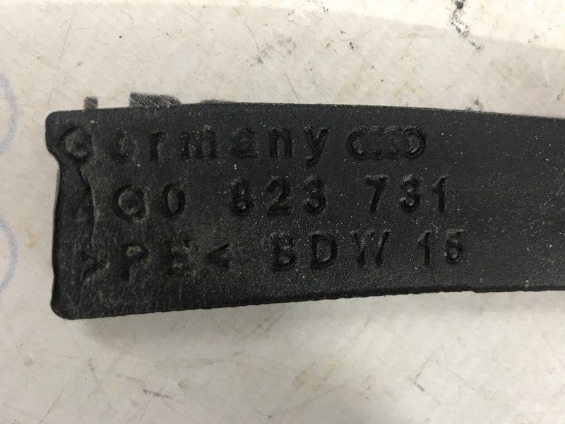 Уплотнитель крыла 4G0823731 Audi A6