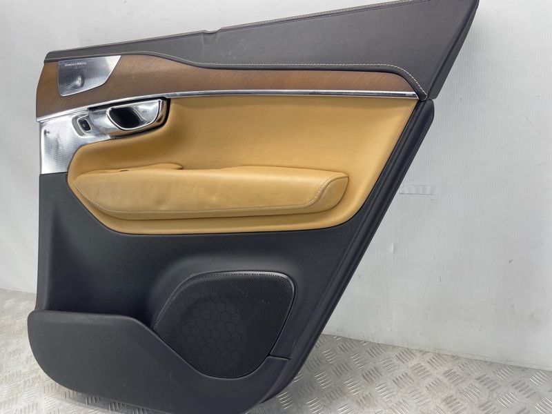 Обшивка дверей Volvo XC90