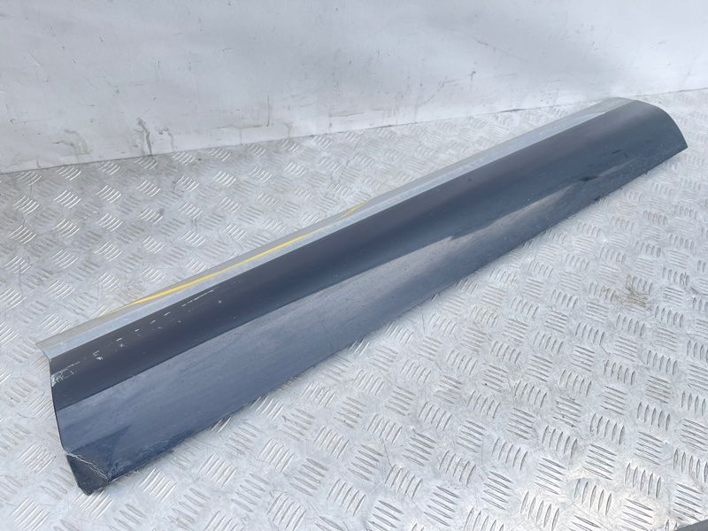 Накладка дверей 7P6854940H Volkswagen Touareg