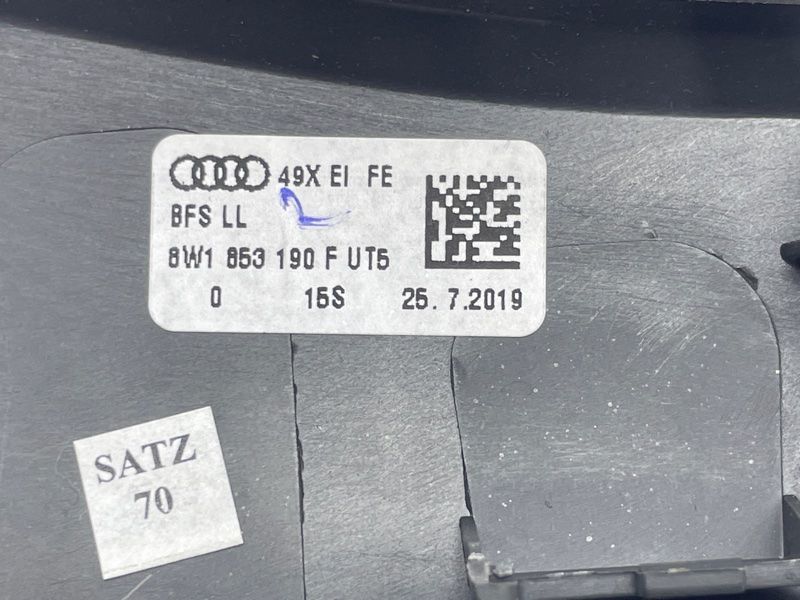 Декоративная накладка на торпедо 8W1853190FUT5 Audi A4