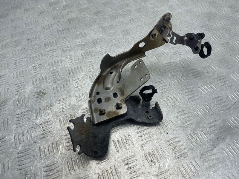 Кронштейн глушника 31439528 Volvo XC90
