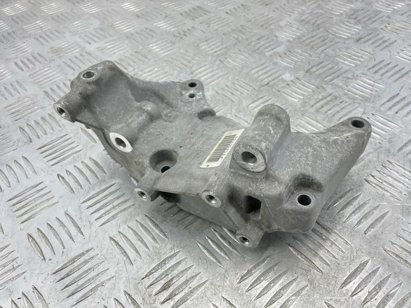Кронштейн генератора 31430704 Volvo XC90