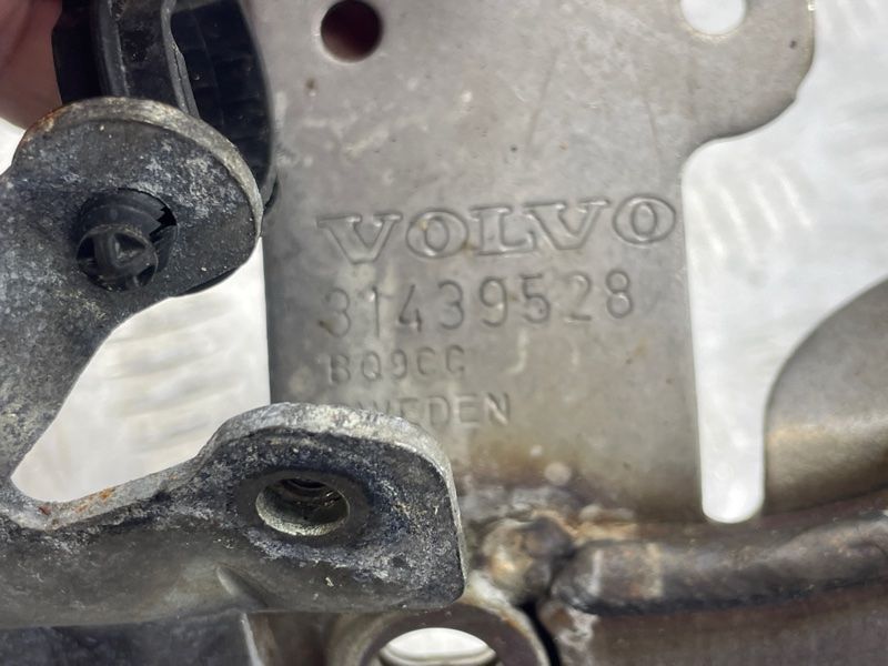 Кронштейн глушника 31439528 Volvo XC90