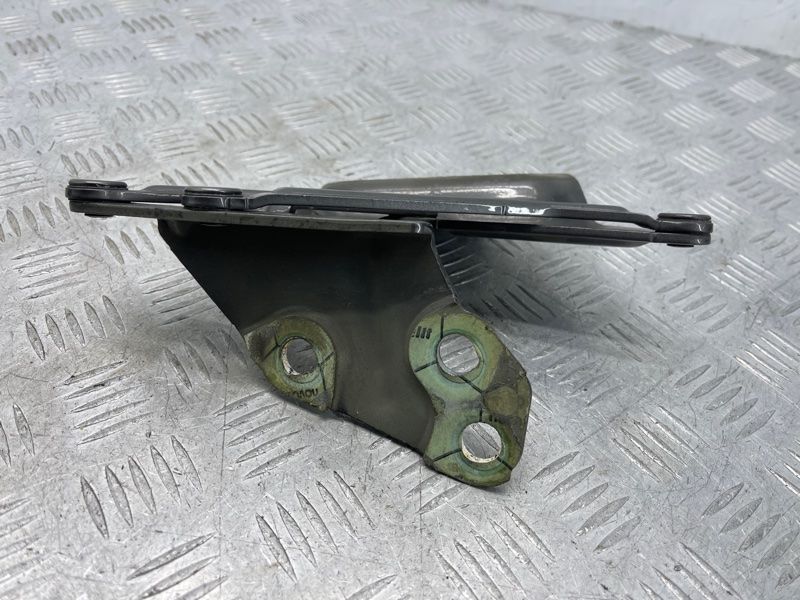Петля капота 7L6823301A Volkswagen Touareg