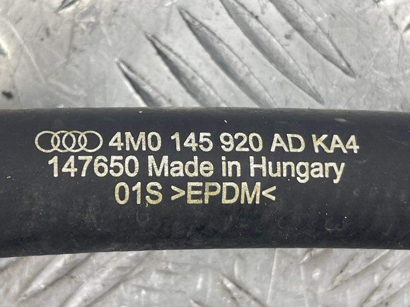 Шланг системи охолодження 4M0145920AD Audi Q7